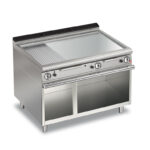Gas stekhäll BARON Q70FTTV/G1225 med slät & 1/3 räfflad kromat stekplatta, på öppet stativ, 1200x700mm, 19,5kW