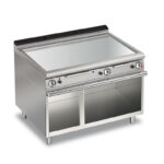 Gas stekhäll BARON Q70FTTV/G1203 med slät stekplatta i AISI430, på öppet stativ, 1200x700mm, 19,5kW