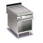 Gas stekhäll BARON Q70SFTV/G613 med räfflad stekplatta i AISI430, på öppet stativ, 600x700mm, 9kW