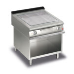 Elektrisk stekhäll BARON Q70SFTV/E815 med räfflad kromat stekplatta, på öppet stativ, 800x700mm, 10,8kW