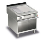 Elektrisk stekhäll BARON Q70SFTV/E823 med slät & 1/3 räfflad stekplatta i AISI430, på öppet stativ, 800x700mm, 10,8kW