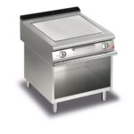 Elektrisk stekhäll BARON Q90SFTV/E803 med slät stekplatta i AISI430 stål, på öppet stativ, 800x900mm, 15kW